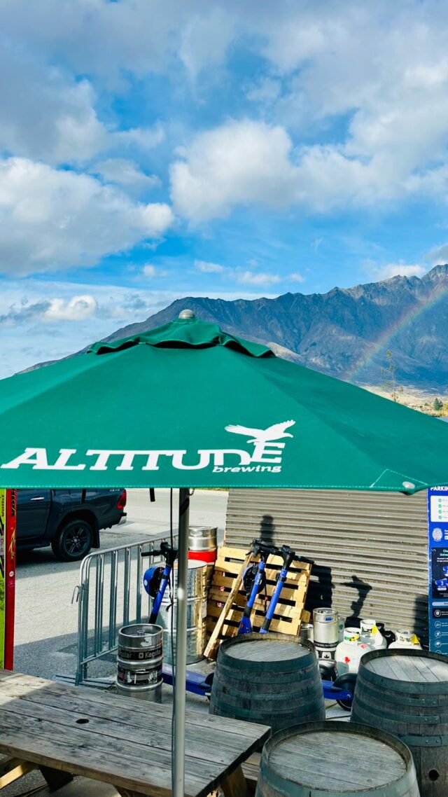 Altitude Brewing puts out some of the best beers in the region. Love me some Mischievous Kea! So long and thanks for all the beer!

#bjcp #beerjudge #beer #beerstagram #beerlover #craftbeerlife #brewing #beertography #nzbeer #nzbeerawards #queenstown